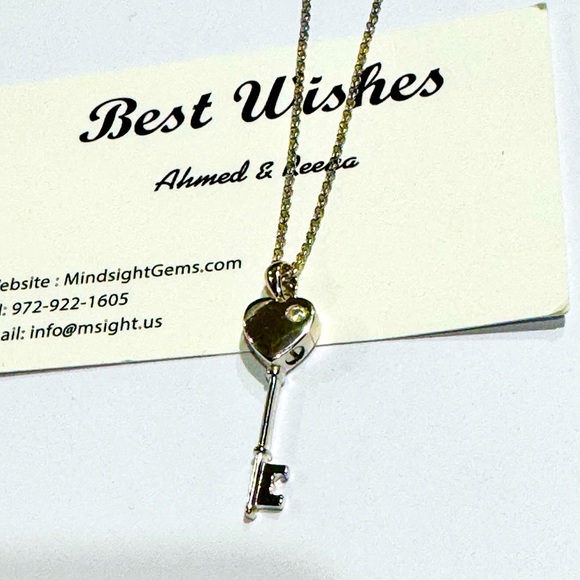 Heart Key Urn Pendant, Keepsake Jewelry, Cremation Ash Holder Urn Pendant Unisex - Picture 1 of 7